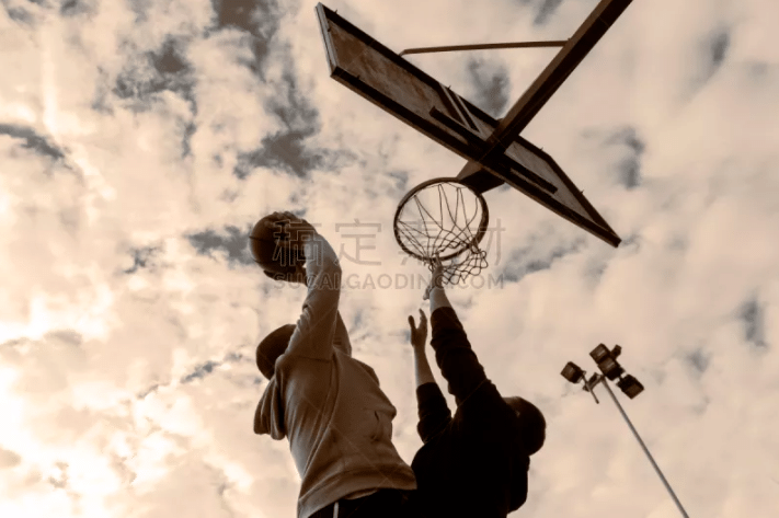 记者：国家队比赛日期间曾有球员试图说服恩佐加盟马竞，遭到拒绝